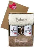 KOMPLET RĘCZNIKÓW ZESTAW NA DZIEŃ BABCI DZIADKA DLA DZIADKÓW RĘCZNIKI KUBKI
