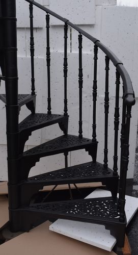 SCHODY KRĘCONE FI 1,72 M - WZÓR NR 1 - 2 TRALKI NA STOPNIU na Arena.pl