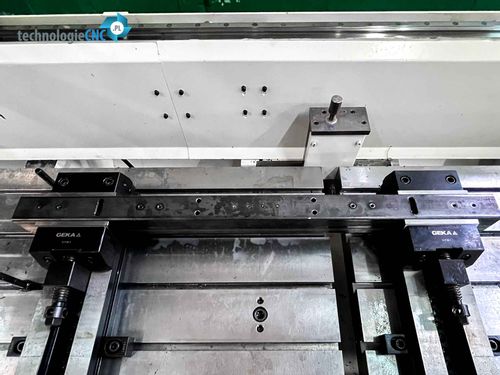 Zaawansowane centrum obróbcze CNC metalu wiercenia gwintowania znakowania na Arena.pl