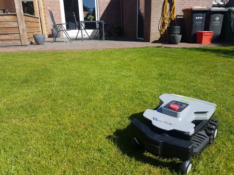 WIPER ECOROBOT IKE S+ PLUS ROBOT KOSZĄCY KOSIARKA AUTOMATYCZNA DO TRAWY 1300m2 GSM, GPS, 5.0Ah 20-5030-10 - OFICJALNY DYSTRYBUTOR - AUTORYZOWANY DEALER WIPER zdjęcie 9