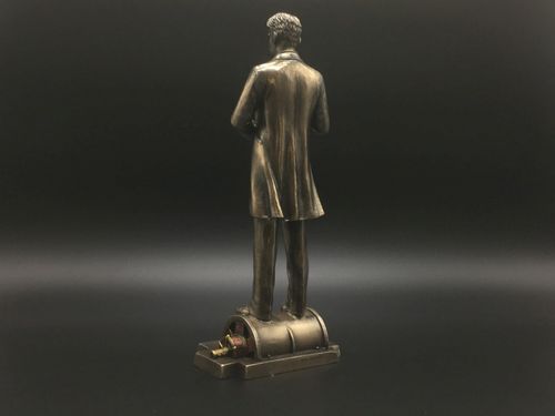 NIKOLA TESLA TRZYMAJĄCY MODEL WIEŻY VERONESE WU76912A4 na Arena.pl