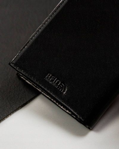 pionowy, średni portfel męski bez zapięcia zewnętrznego - peterson na Arena.pl