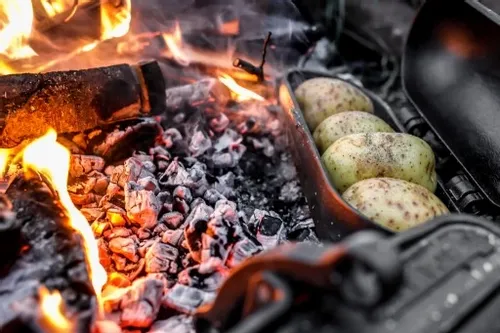 Forma żeliwna na ognisko opiekacz do ziemniaków PETROMAX 1,8 L na Arena.pl
