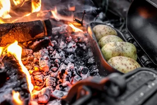 Forma żeliwna na ognisko opiekacz do ziemniaków PETROMAX 1,8 L zdjęcie 8