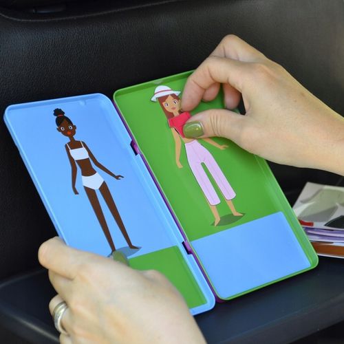 Podróżna gra Magnetyczna The Purple Cow - Ubieranki, Stroje, Magnesy na Arena.pl