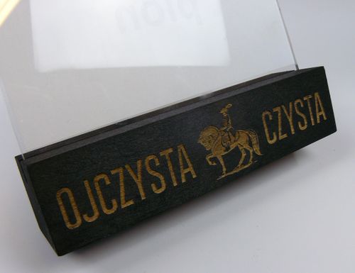 stojak na menu ulotkę plexi z drewnianą podstawką z grawerem A5 10szt na Arena.pl