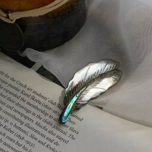 PINETS broszka Pióro Piórko masa perłowa Ozdoba na Arena.pl