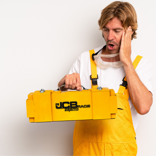 Skrzynka na butelkę prezent dla operatora koparki JCB podziekowanie na Arena.pl