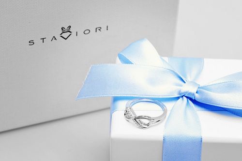 Złoty pierścionek PBD3907 - Diament na Arena.pl