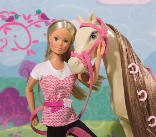 Steffi. Lalka w stroju dżokejki z koniem na Arena.pl