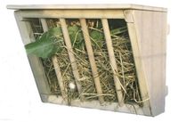 KERBL drewniany paśnik na siano zioła z półką królika kawii gryzoni 25cm