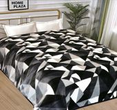 Koc AKRYLOWY narzuta 160x210cm - TRÓJKĄTY BIEL CZARNY GRAFIT + Walizka