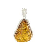 Zawieszka - Bursztyn zielony trójkąt z łuskami w srebrze