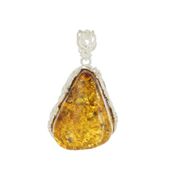 Zawieszka - Bursztyn zielony trójkąt z łuskami w srebrze