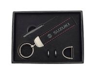 SUZUKI BRELOK samochodowy SUZUKI BRELOCZEK do kluczy + pudełko na prezent