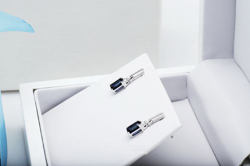 wiszące kolczyki z białego złota z szafirami - kbd1924s na Arena.pl