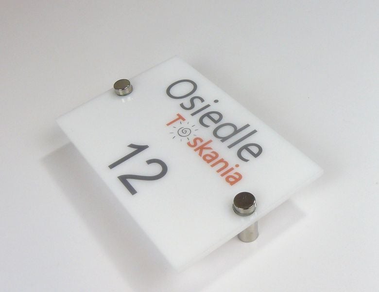 tabliczka szyld z plexi informacyjna adresowa z nadrukiem UV format A5 zdjęcie 2