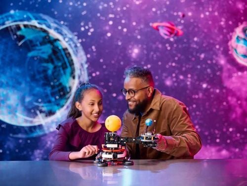 42179 - lego technic - planeta ziemia i księżyc na orbicie na Arena.pl