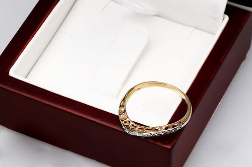 pierścionek z serduszkami i diamentem na Arena.pl