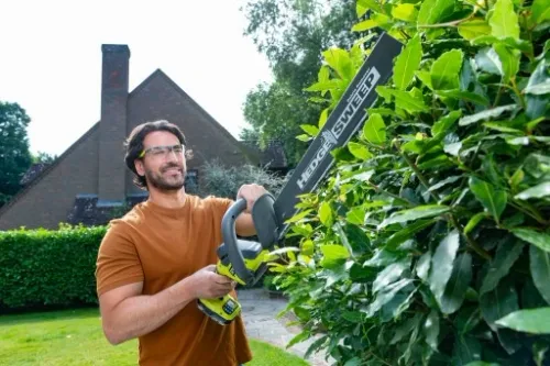RYOBI NOŻYCE DO ŻYWOPŁOTU AKUMULATOROWE 18V SEKATOR 50CM HEDGESWEEP + 2AH na Arena.pl