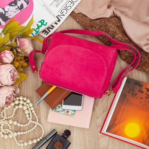 VERA PELLE torebka damska zamszowa listonoszka z paskiem V693 fuksja na Arena.pl