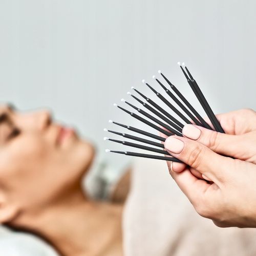 MIKRO APLIKATORY DO RZĘS BEZWŁÓKIENKOWE W TUBIE MICROBRUSH CZARNE 100 sztuk na Arena.pl