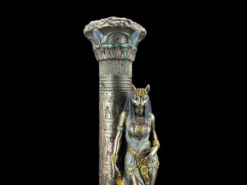 EGIPSKA BOGINI BASTET OPARTA O KOLUMNĘ - świecznik VERONESE (WU76698A4 na Arena.pl