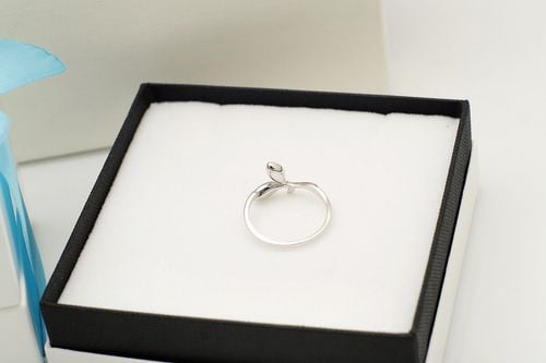 pierścionek srebrny z motywem liścia na Arena.pl