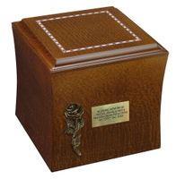 Drewniana urna na prochy, Urna pogrzebowa dla dorosłej osoby / Plakietka