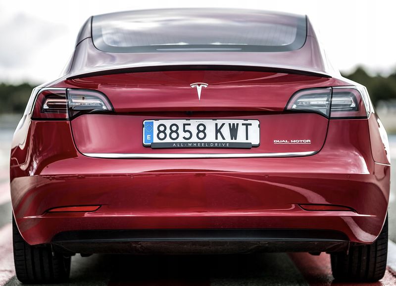 Tesla Model 3 - 2017+ Listwa CHROM na Klapę zdjęcie 1
