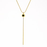 naszyjnik wpadający stal szlachetna pozłacana 14k złotem, czarna tarcza