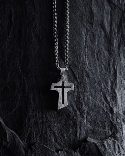 Srebrny krzyż BELIEF na Arena.pl