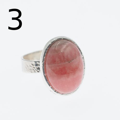 Pierścionek regulowany z owalnym Rodochrozytem w srebrze młotkowanym 3 na Arena.pl