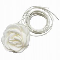 Naszyjnik choker elegancki kwiat róża krem ozdoba na szyję rzemyk wiązany