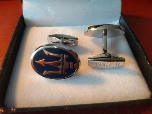 Exciting spinki do mankietów koszuli Maserati w ekskluzywym Etui na Arena.pl