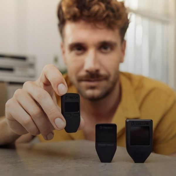 PORTFEL KRYPTOWALUT TREZOR MODEL ONE - BLACK zdjęcie 6