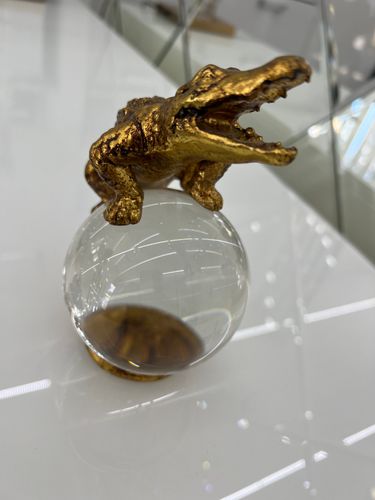 Figura dekoracyjna krokodyl na kuli 17x12x9 na Arena.pl