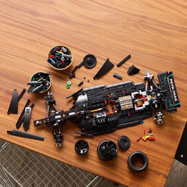 Klocki Technic 42171 Mercedes-AMG F1 W14 E Performance zdjęcie 8