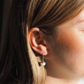 Kolczyki trąbki - białe, okrągłe Perły w srebrze