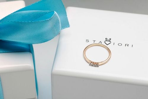 Złoty pierścionek PRD5430 - Diament na Arena.pl