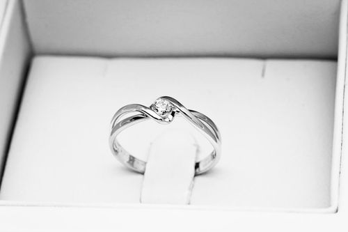 Złoty pierścionek PBD1410 - Diament na Arena.pl