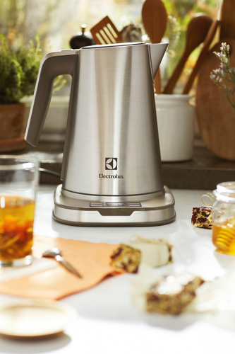 Czajnik Electrolux EEWA7800 srebrny na Arena.pl