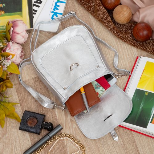 VERA PELLE torebka damska skórzana listonoszka z paskiem V645 srebrna na Arena.pl