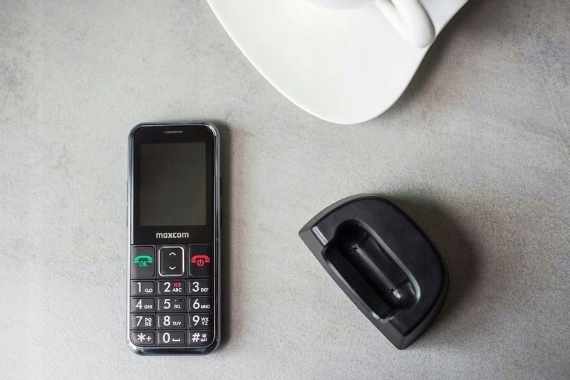 Telefon Maxcom Comfort Mm730 32 Mb Czarny zdjęcie 9