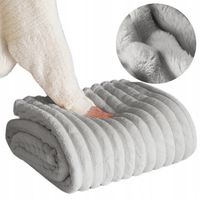 Koc 200x220 pluszowy wytłaczany w grube pasy 3D miękki narzuta jasny szary