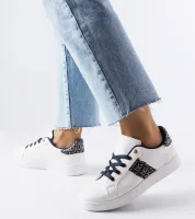 Białe sneakersy ze zdobioną cholewką Sauriol 39