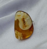 Srebrny pierścionek z bursztynem