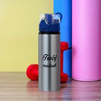 Srebrny sportowy bidon 750 ml z Twoim nadrukiem granatowa nakrętka