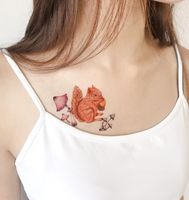 Tatuaż naklejany wiewiórka muchomory Paperself