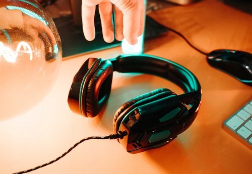 SŁUCHAWKI DLA GRACZY GAMINGOWE Z MIKROFONEM NAUSZNE JACK DŁUGI KABEL SUWAK na Arena.pl